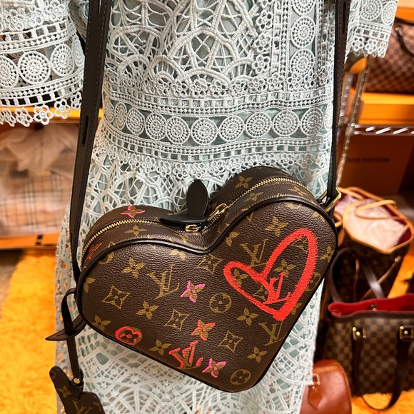 💎✨LOUIS VUITTON ✨💎SAC COEUR Heart monogram AUTHENTIC LIMITED EDITION - Picture 4 of 10